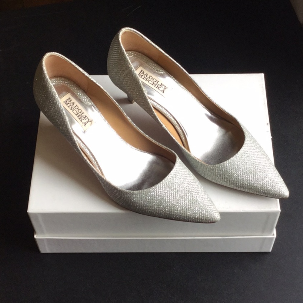 Badgley Mischka Silver Glitter Sparkle Pointed Toe Kitten Heel Pumps Size 7.5
